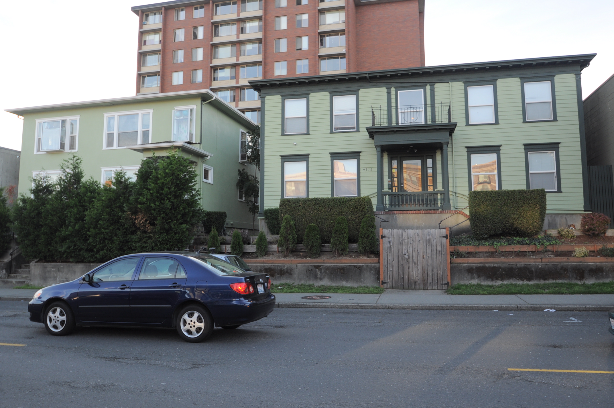4713 Brooklyn Ave NE - 1