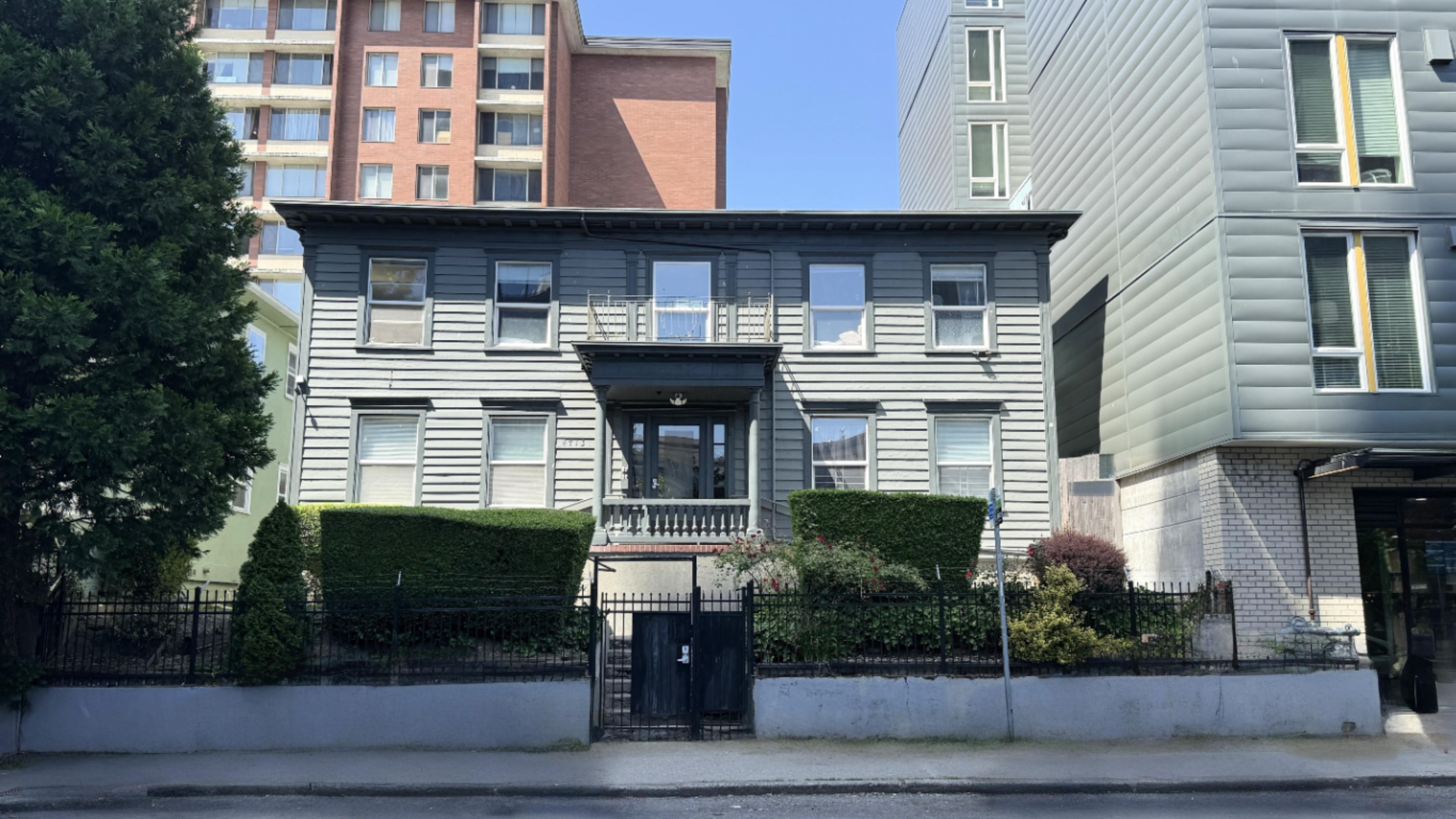 4713 Brooklyn Ave NE - 2