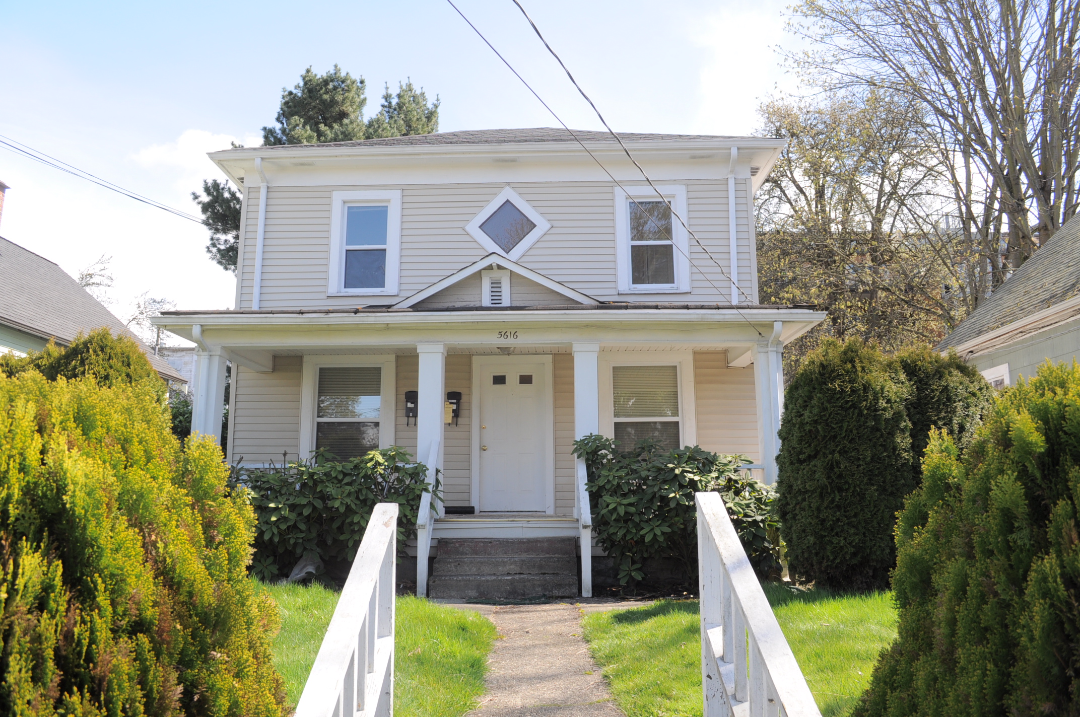 5616 Brooklyn Ave NE - B