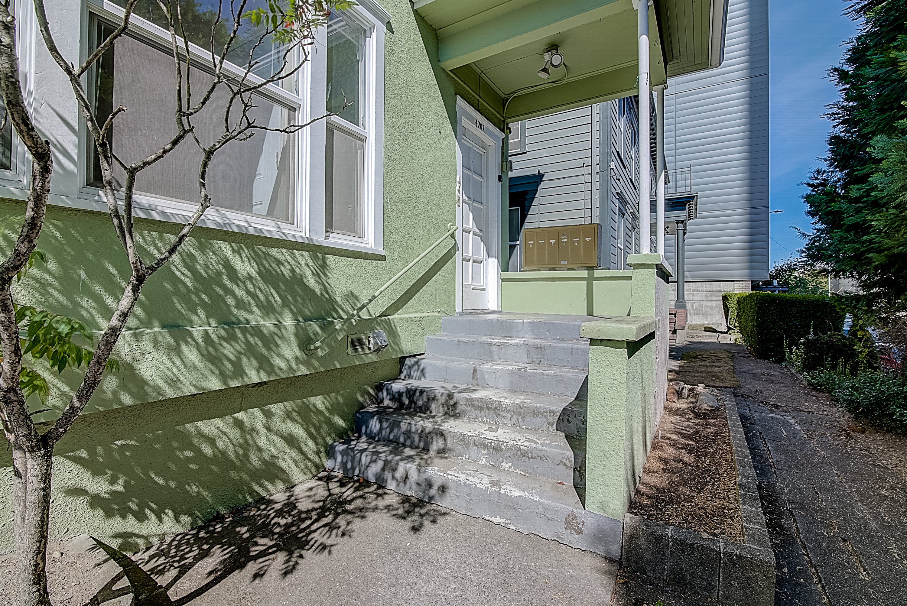 4707 Brooklyn Ave NE - B